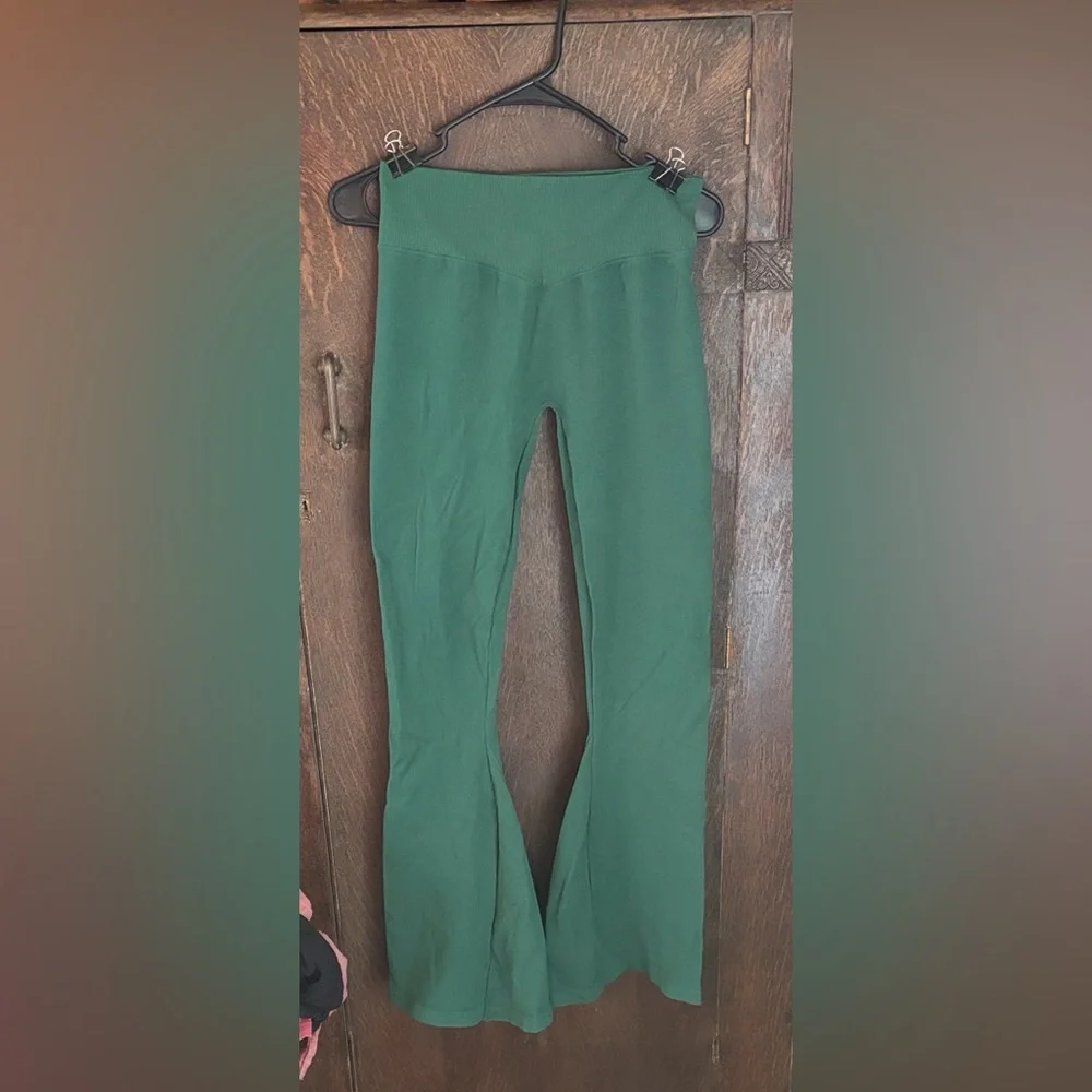 NVGTN Balsam Green Sports Bra and Leggings Set LG/XL - Picture 14 of 16